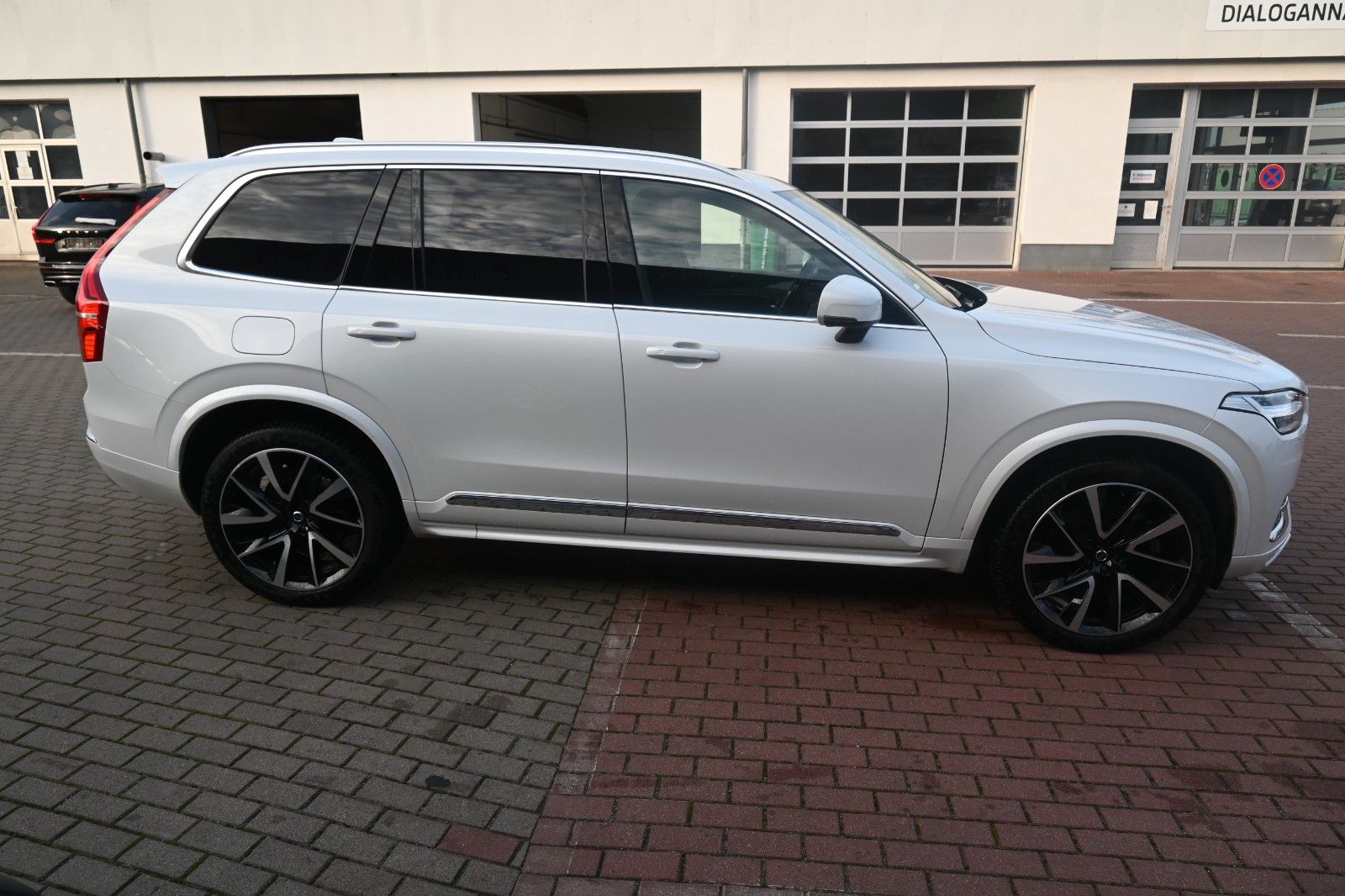Volvo XC90 Inscription PHEV AWD - Samsaru's Car Outlet