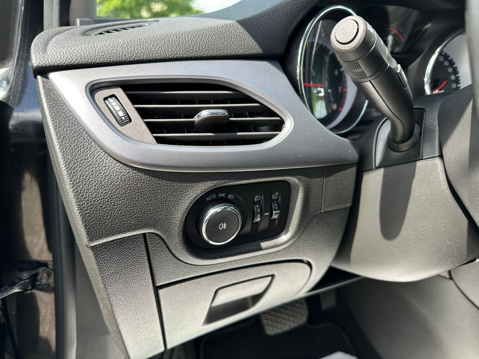 Opel Astra K 1.4 Turbo Sports Tourer Edition - Samsaru's Car Outlet