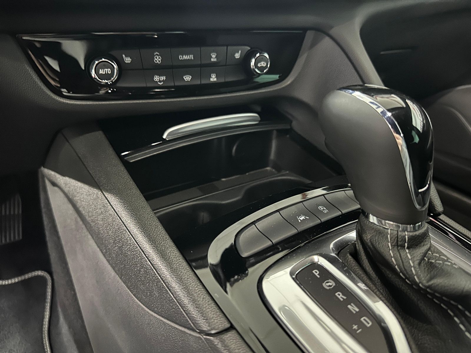 Opel Insignia B Sports Business - Samsaru's Car Outlet