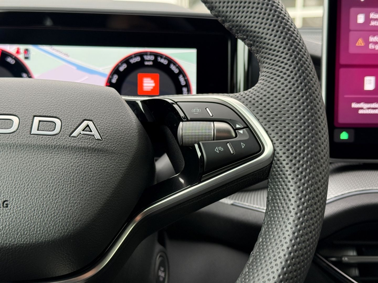 Skoda Kodiaq II 1.5 TSI iV DSG Sportline DCC AHK Matri