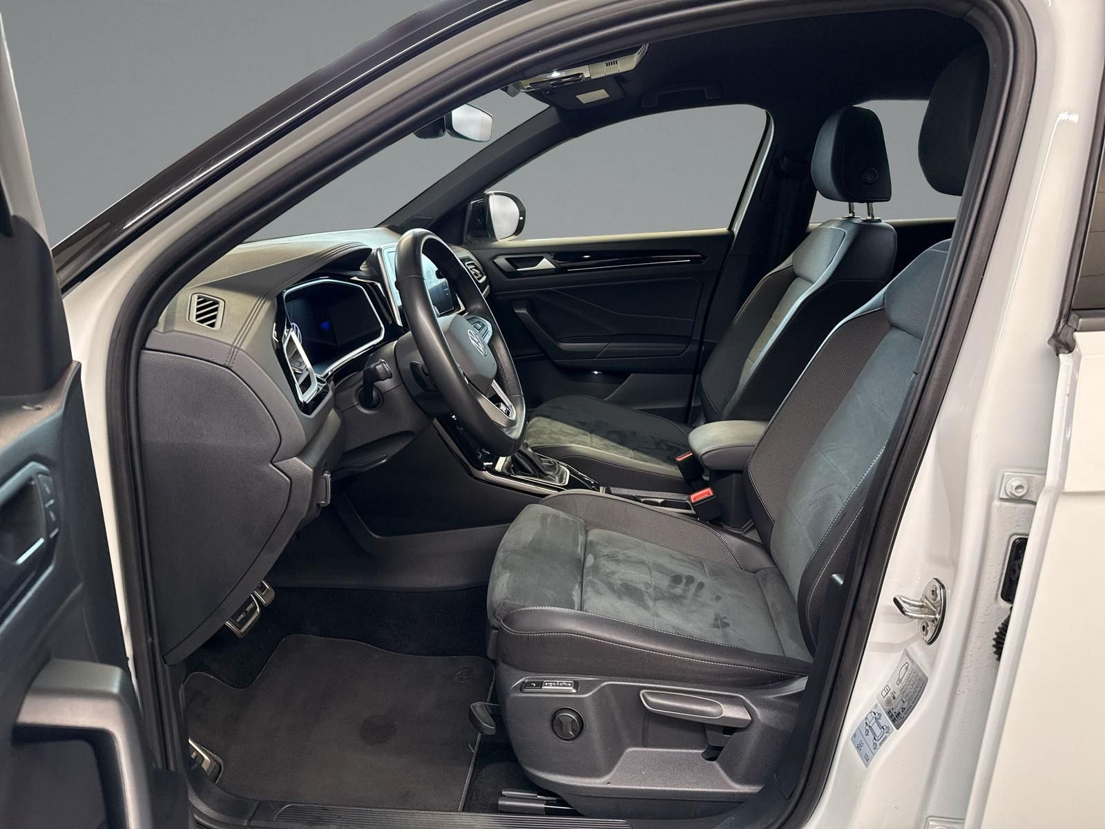 Volkswagen T-Roc 2.0 TDI DSG R-Line - Samsaru's Car Outlet
