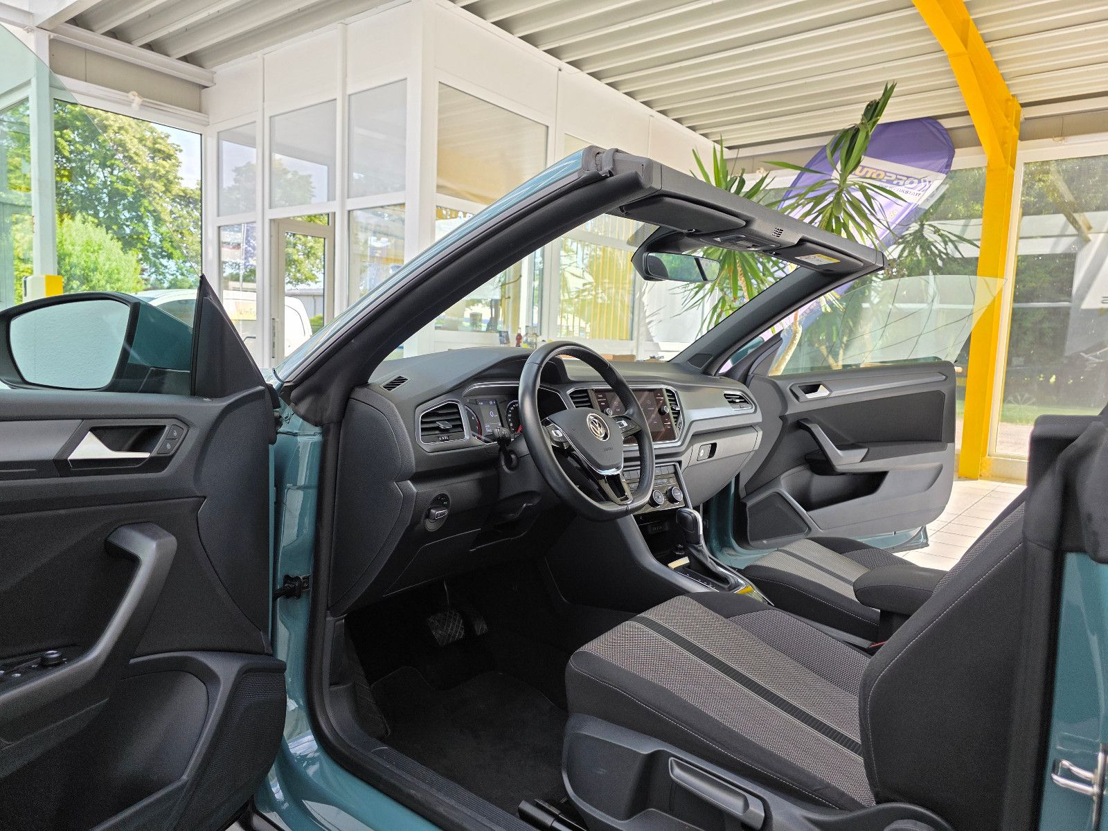 Volkswagen T-Roc Style - Samsaru's Car Outlet