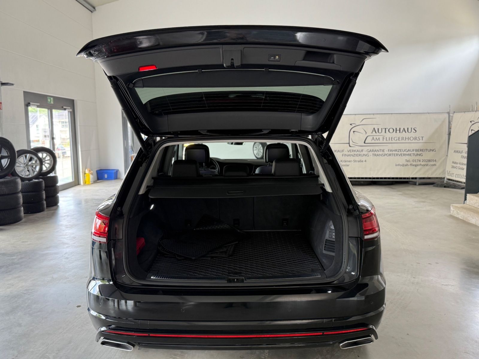 Volkswagen Touareg R-Line 4Motion - Samsaru's Car Outlet