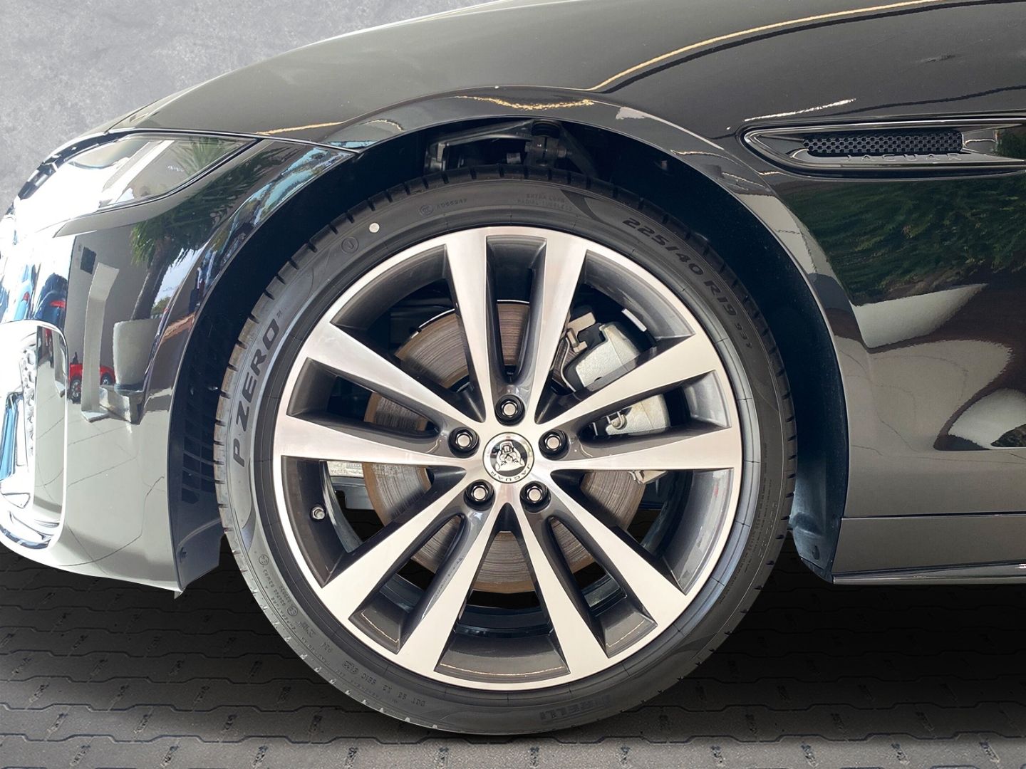 Jaguar XE P250 R-Dynamic HSE PDC vo und hi. WSS beheizt