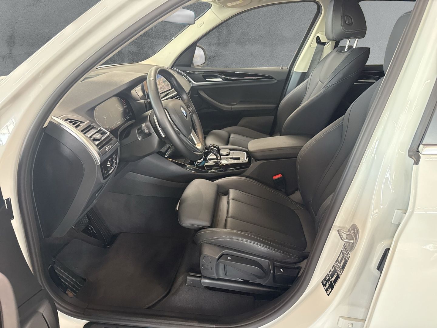 BMW X3 xDRIVE 20d AUTOMATIK LC PLUS - Samsaru's Car Outlet