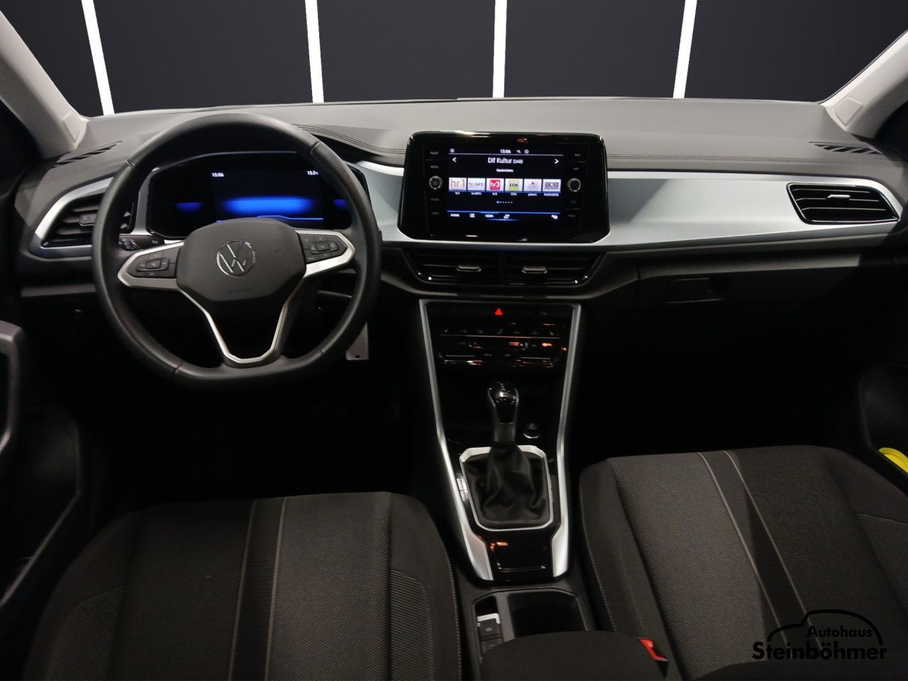 Volkswagen T-ROC Life 1.5TSI DSG - Samsaru's Car Outlet