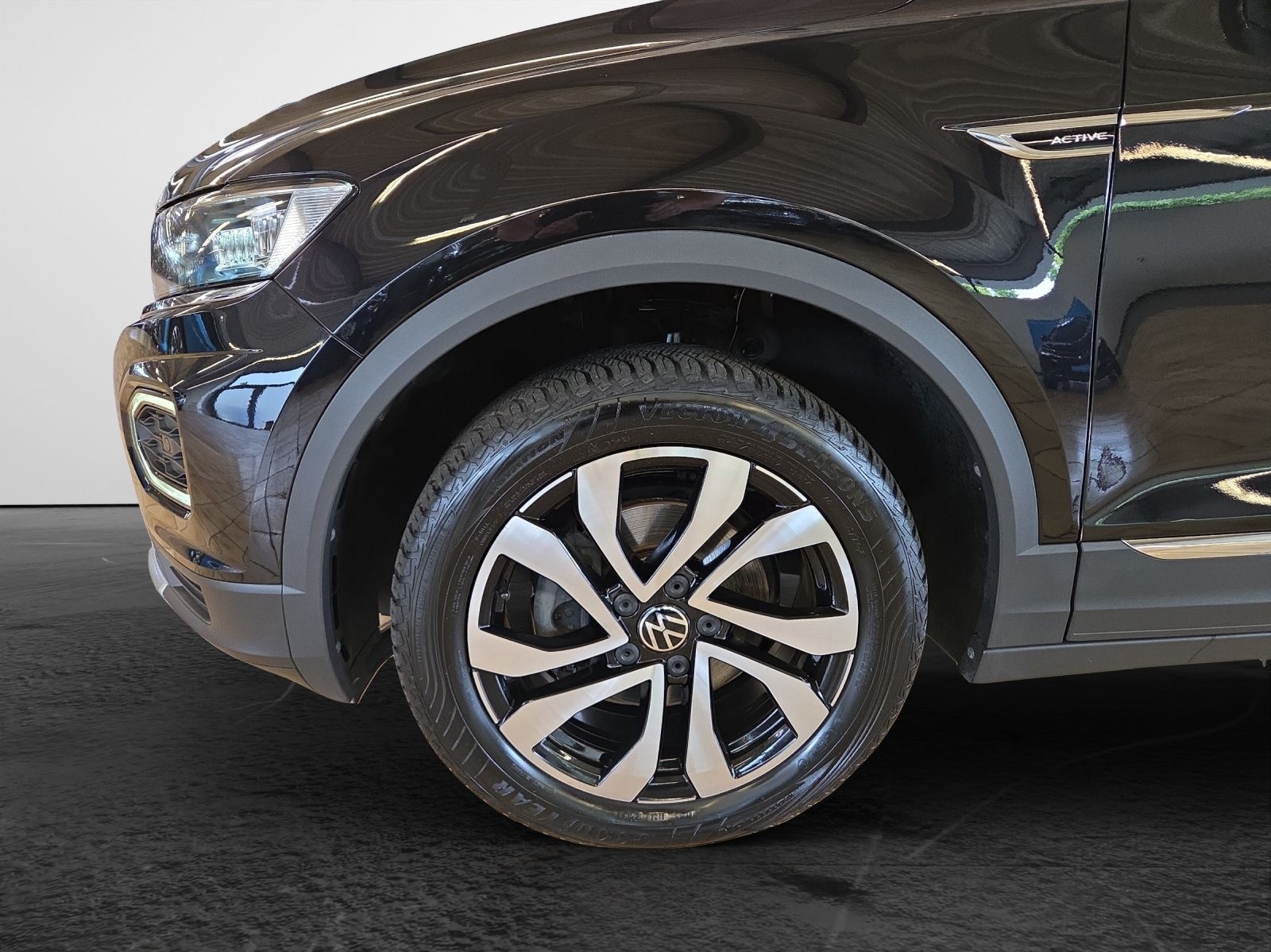 Volkswagen T-Roc 1.5 TSI DSG Active - Samsaru's Car Outlet