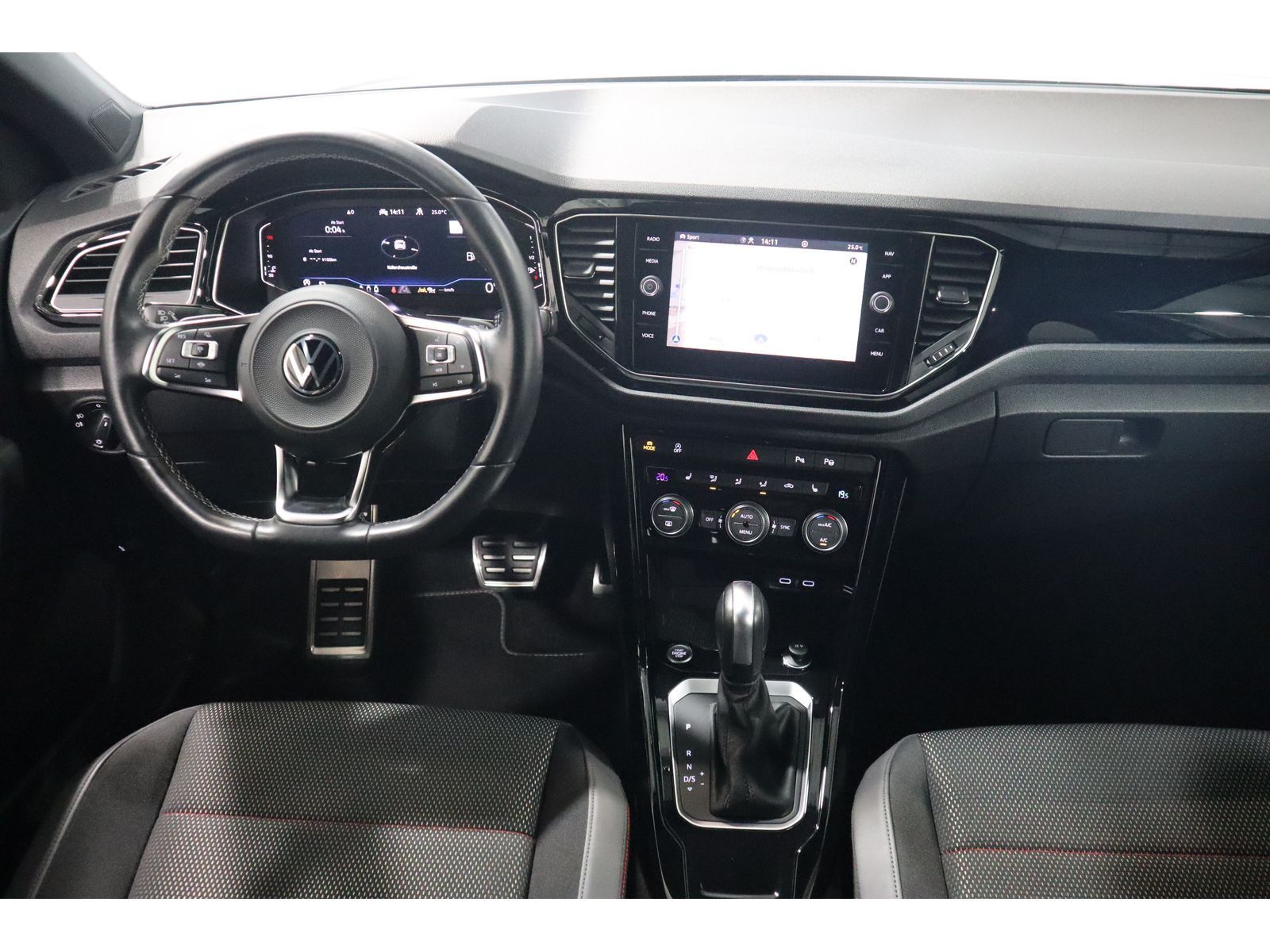 Volkswagen T-Roc 1.5 TSI DSG Black S - Samsaru's Car Outlet