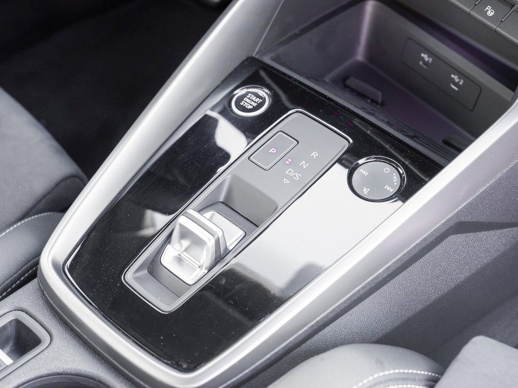 Audi A3 Sportback 45 TFSI e S line S-tron Navi Matrix