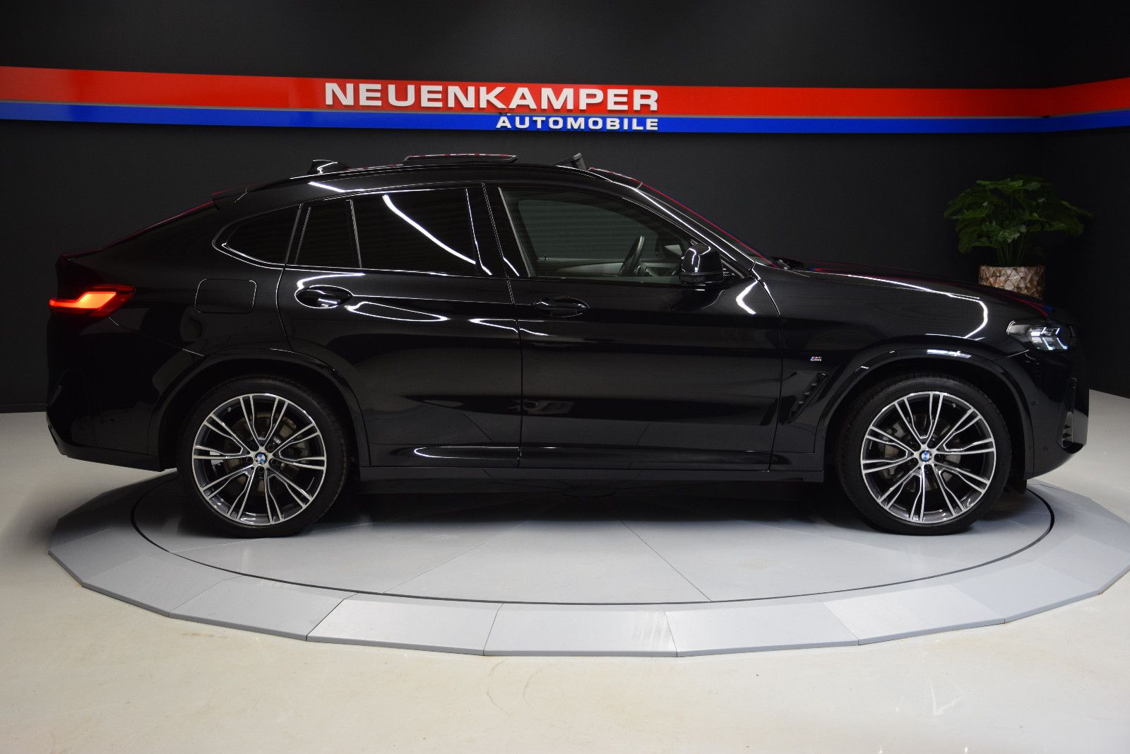 BMW X4 xDrive 30 d M Sport ACC Pano Leder AHK STHZ