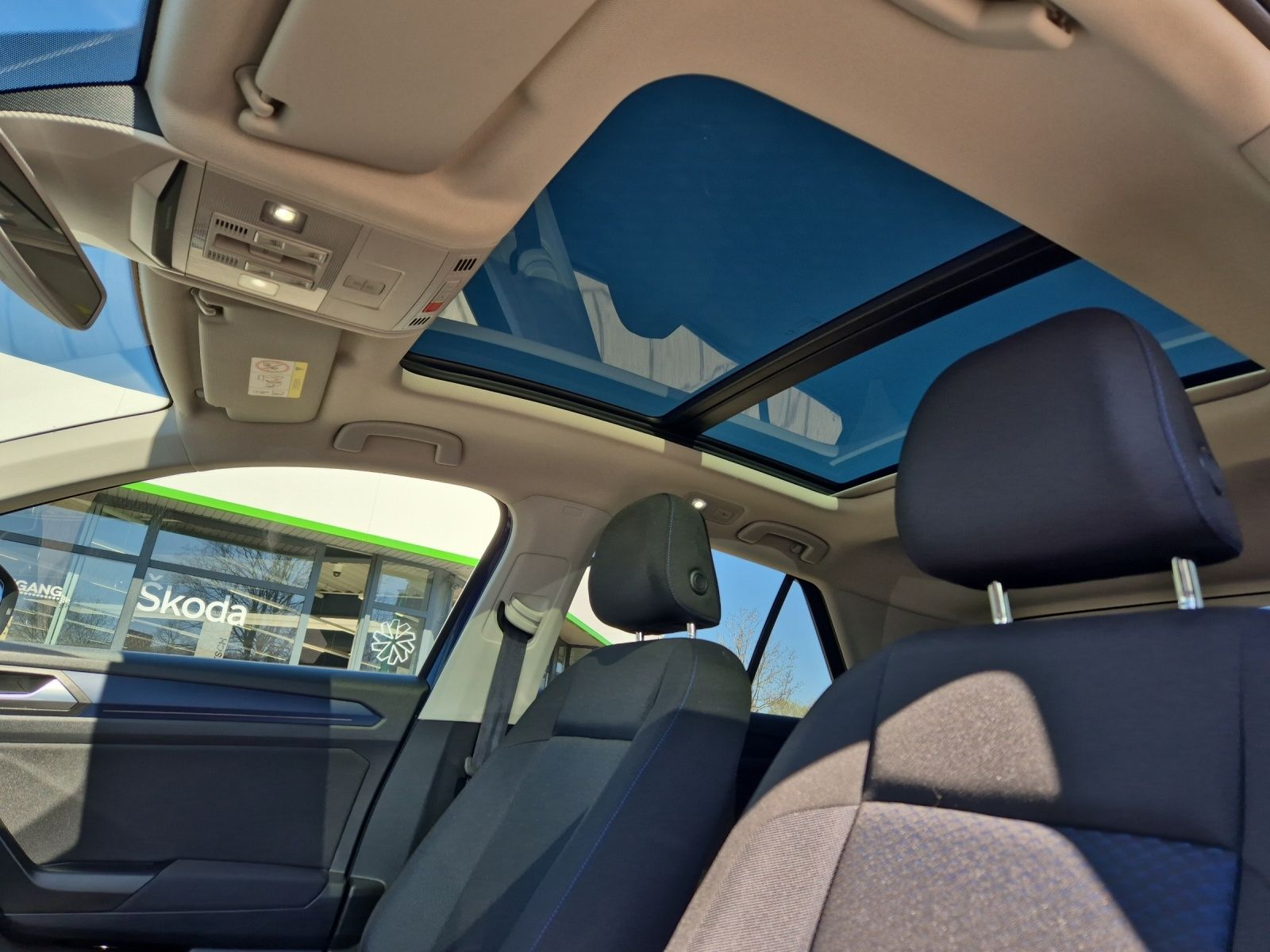 Volkswagen T-Roc TSI United - Samsaru's Car Outlet