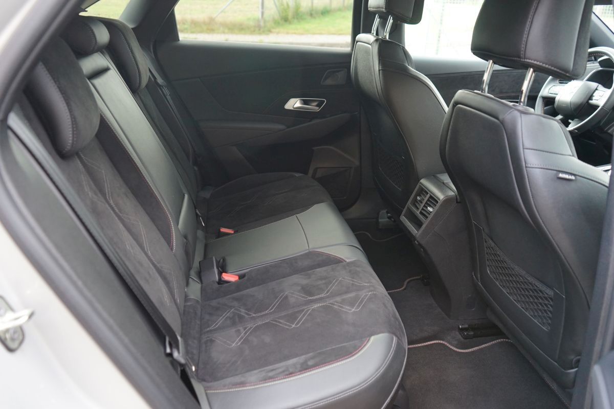 DS Automobiles DS7 1.5 BlueHdi Performance Line + 360 Kamera