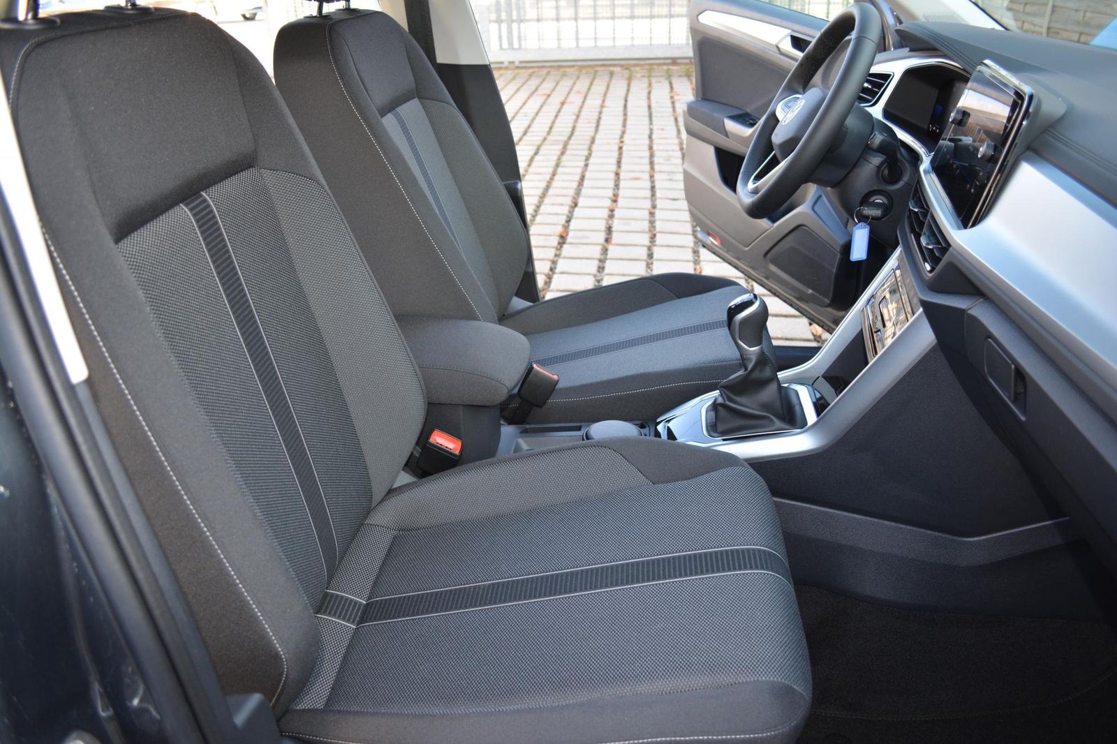 Volkswagen T-Roc Life Plus - Samsaru's Car Outlet