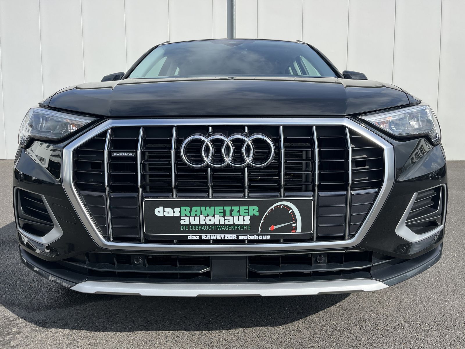 Audi Q3 35 2.0 TDI quattro S tronic - Samsaru's Car Outlet