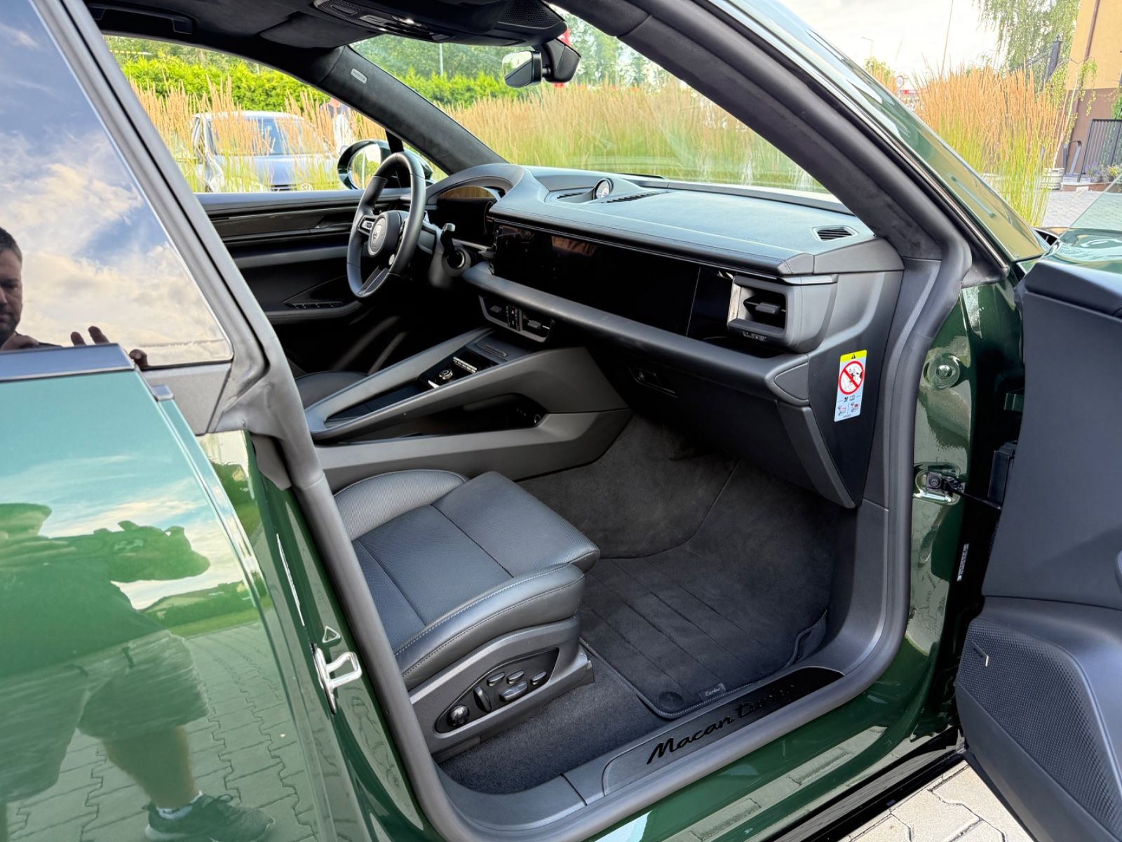 Porsche Macan Electric Turbo - Samsaru's Car Outlet