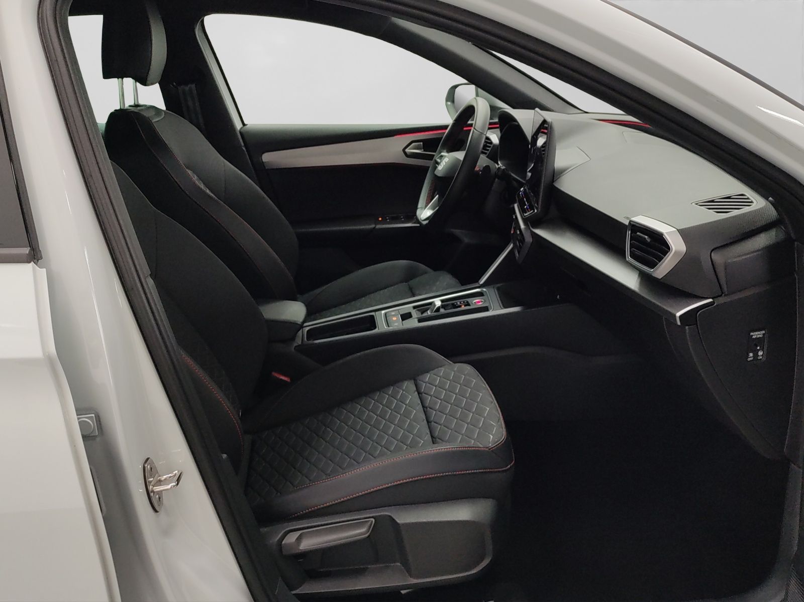 Seat Leon Sportstourer 2.0 TDI DSG FR NAVI AHK ACC PA