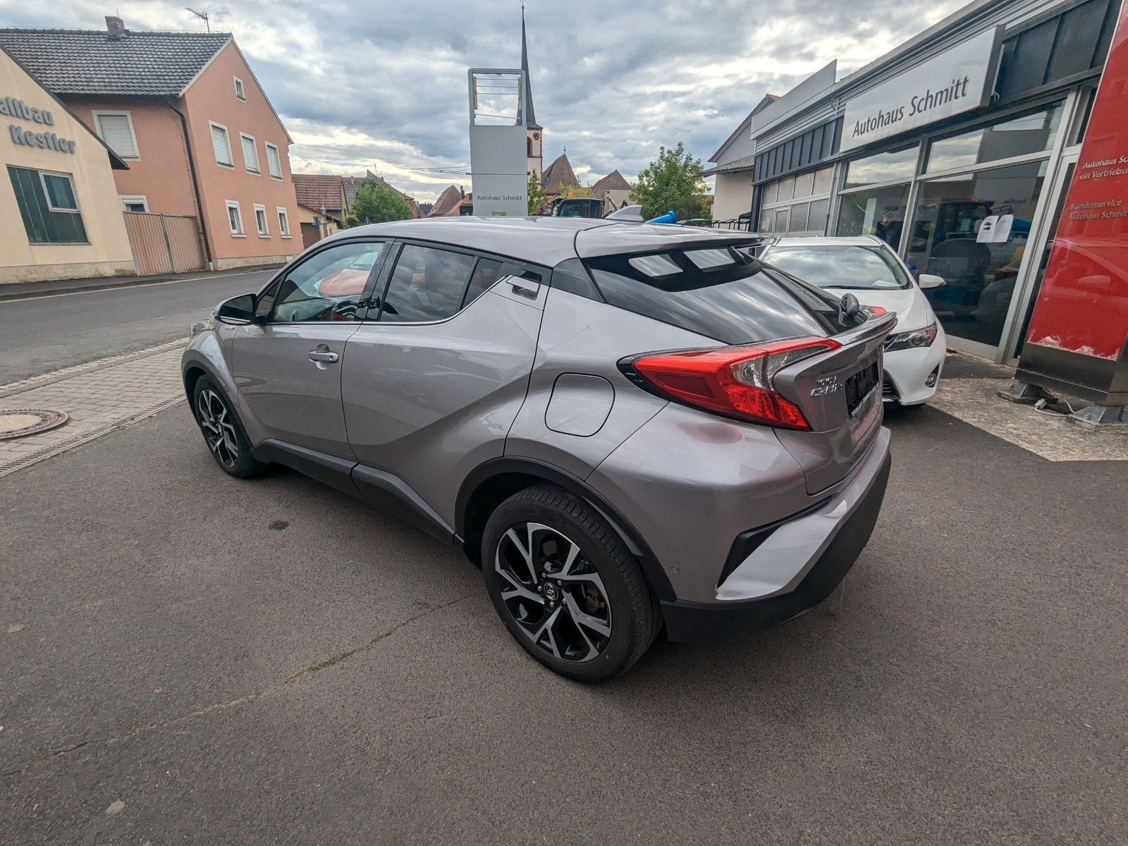 Toyota C-HR Hybrid Club - Samsaru's Car Outlet