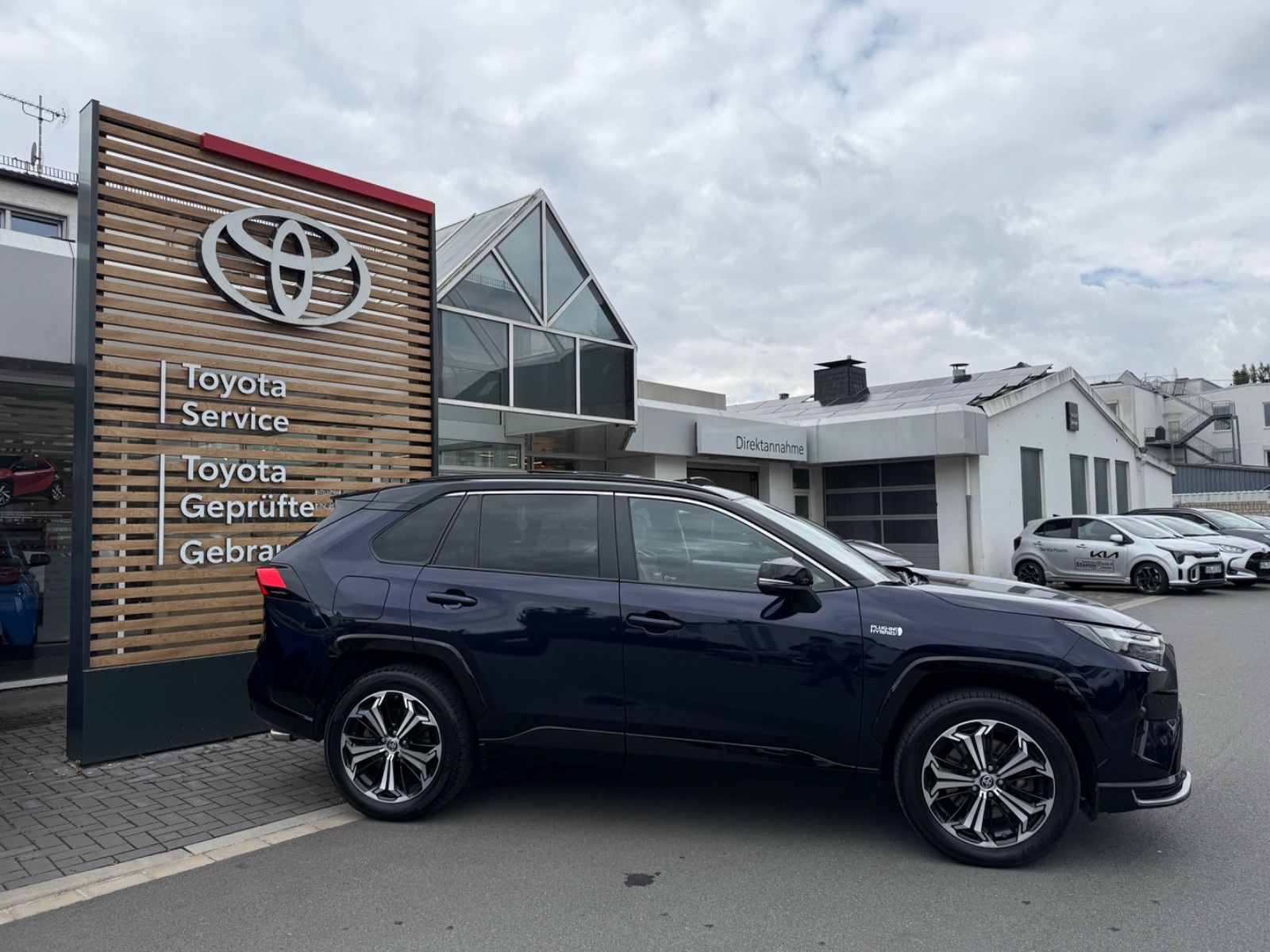 Toyota RAV 4 RAV4 Plug-in Hybrid 4x4 - Samsaru's Car Outlet