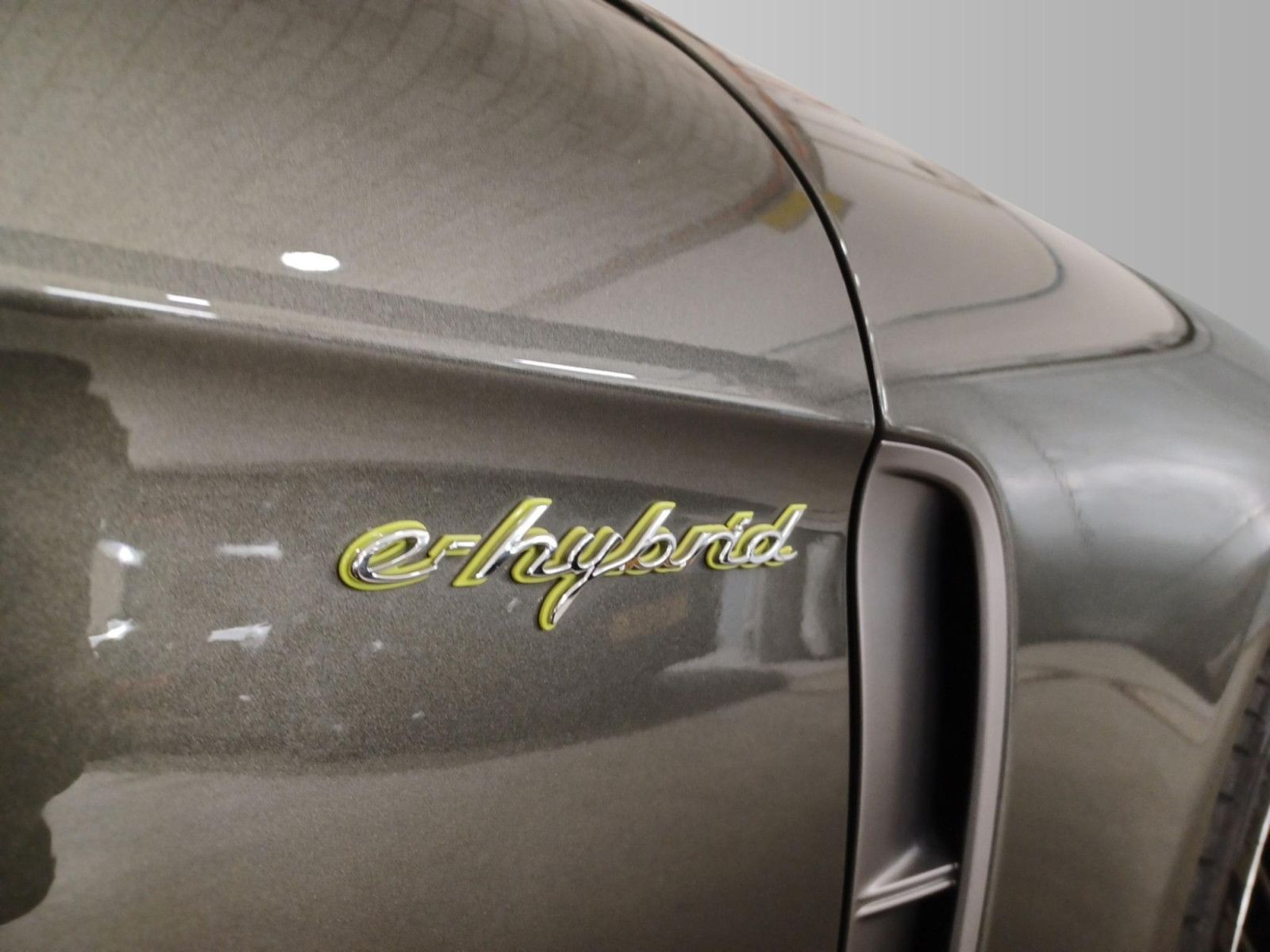 Porsche Panamera 4 E-Hybrid Platinum Edition