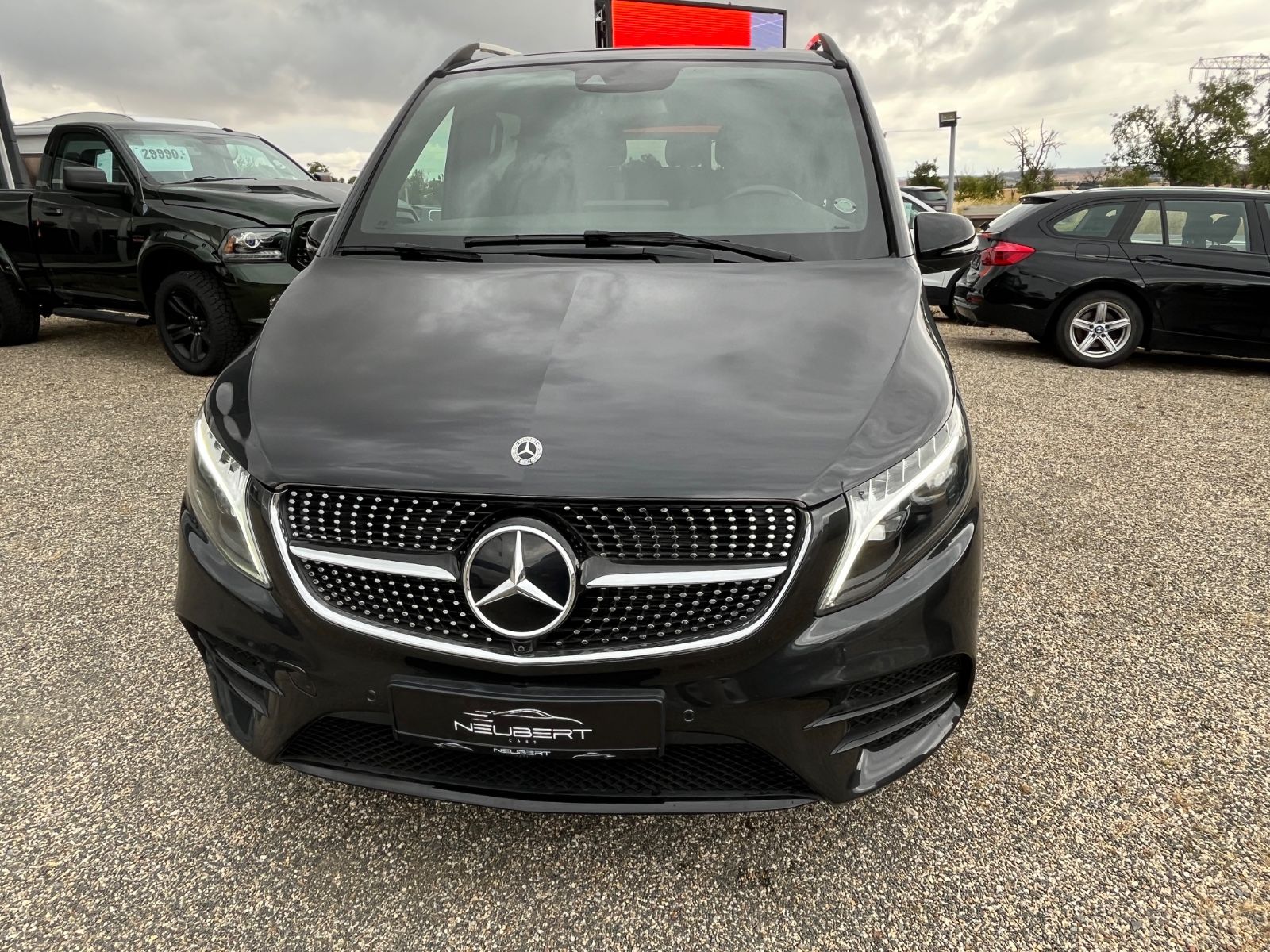 Mercedes-Benz V 300 - Samsaru's Car Outlet