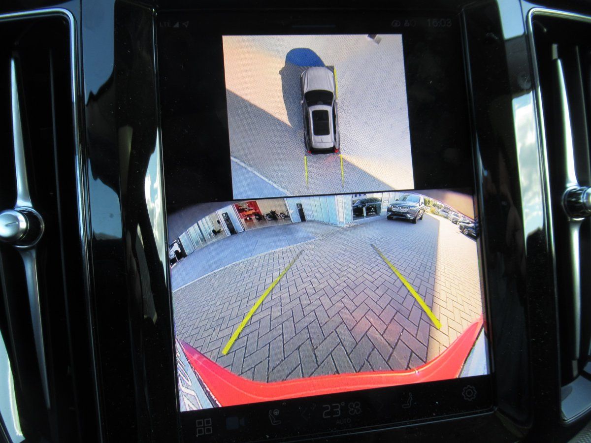 Volvo XC60 B5 AWD Benzin Plus Dark Automatik