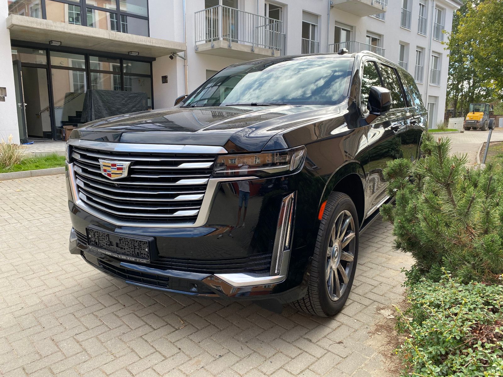 Cadillac Escalade ESV 4WD V8 Premium Platinum