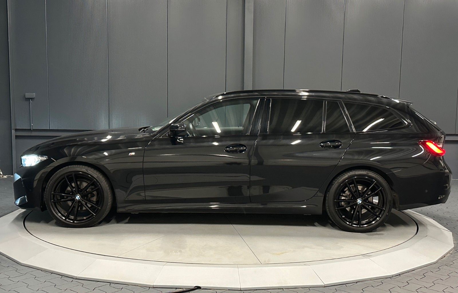 BMW 320d touring xDrive M-Sport - Samsaru's Car Outlet