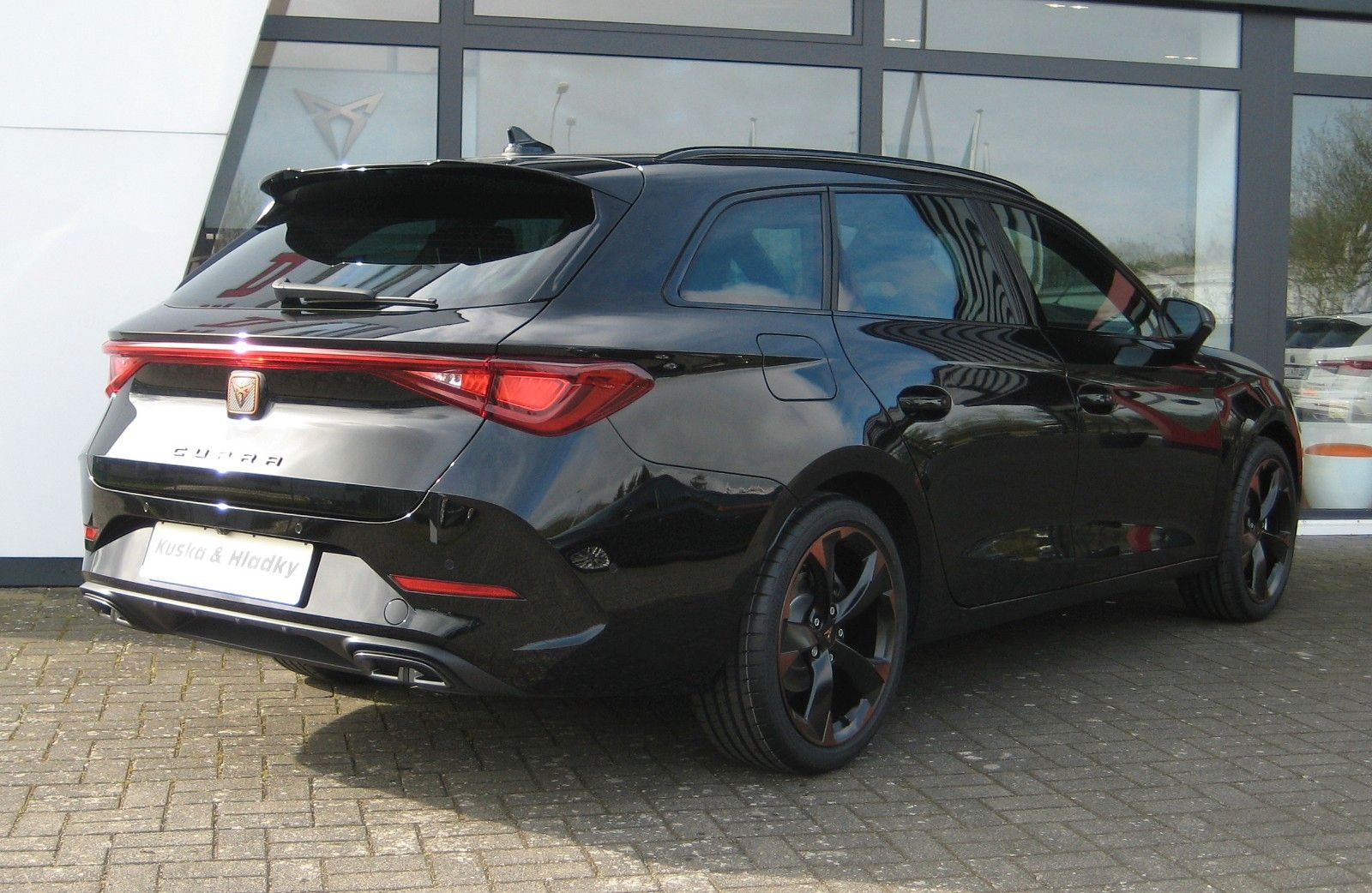 Cupra Leon Sportstourer 1.5 eTSI 110kW - Samsaru's Car Outlet