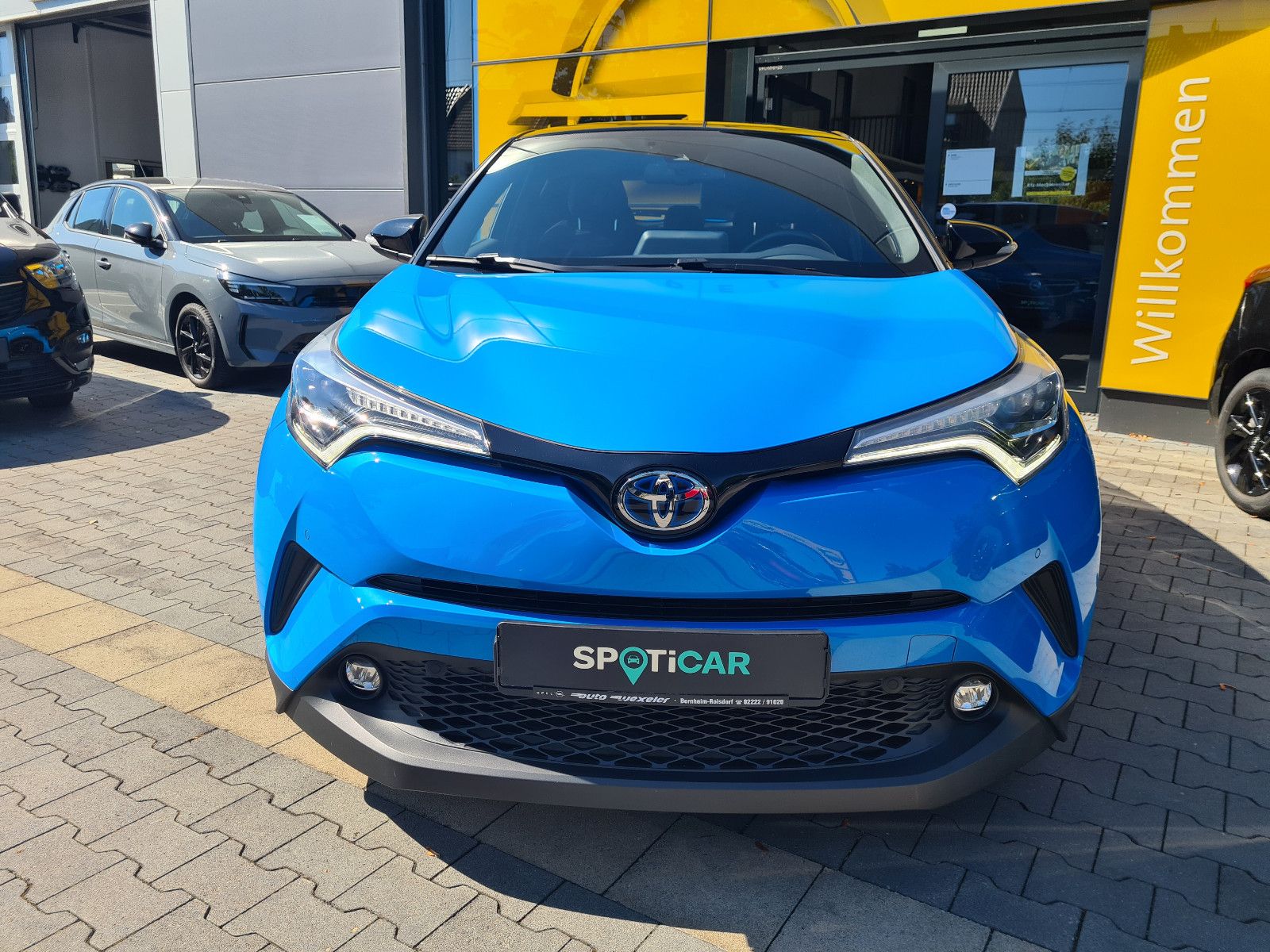 Toyota C-HR Hybrid Style - Samsaru's Car Outlet