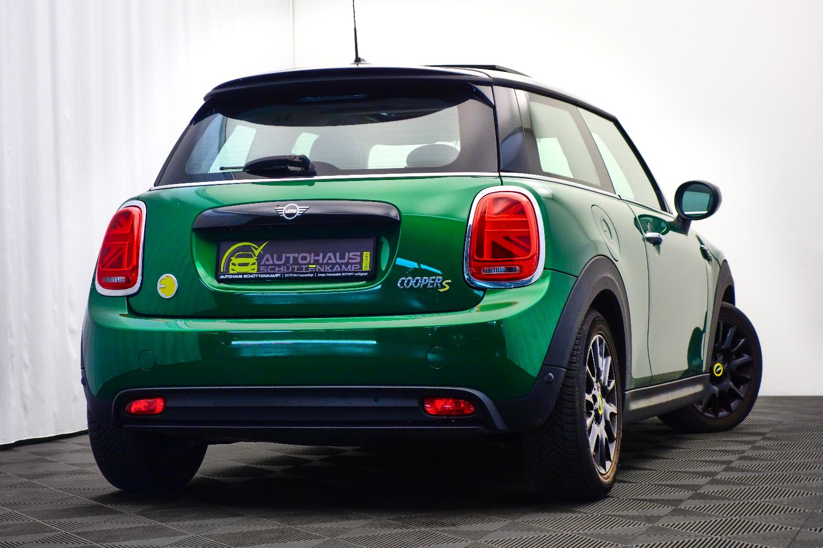 MINI Cooper SE Classic - Samsaru's Car Outlet