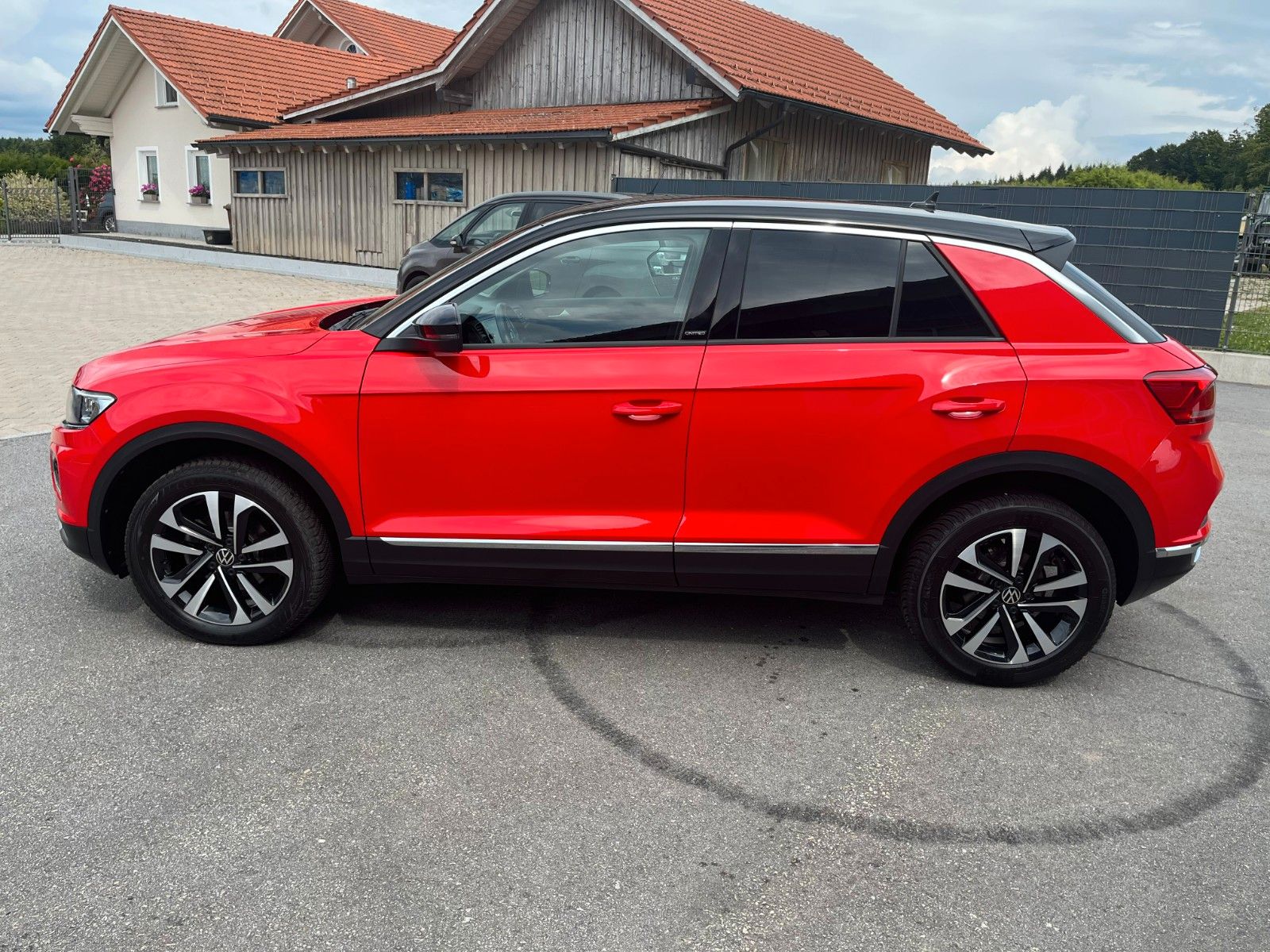 Volkswagen T-Roc 1.5 TSI DSG UNITED - Samsaru's Car Outlet