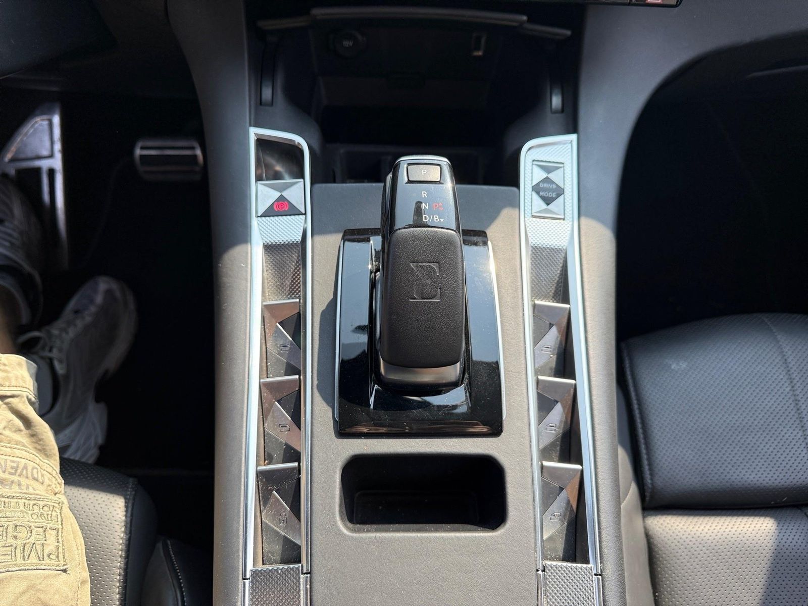 DS Automobiles DS7 CROSSBACK E-TENSE 4X4 LOUVRE,LEASING MÖGLICH