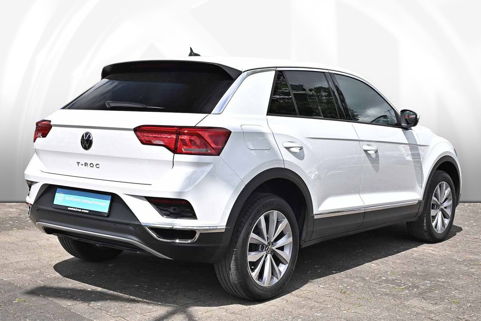 Volkswagen T-Roc 1.5 TSI DSG Style - Samsaru's Car Outlet