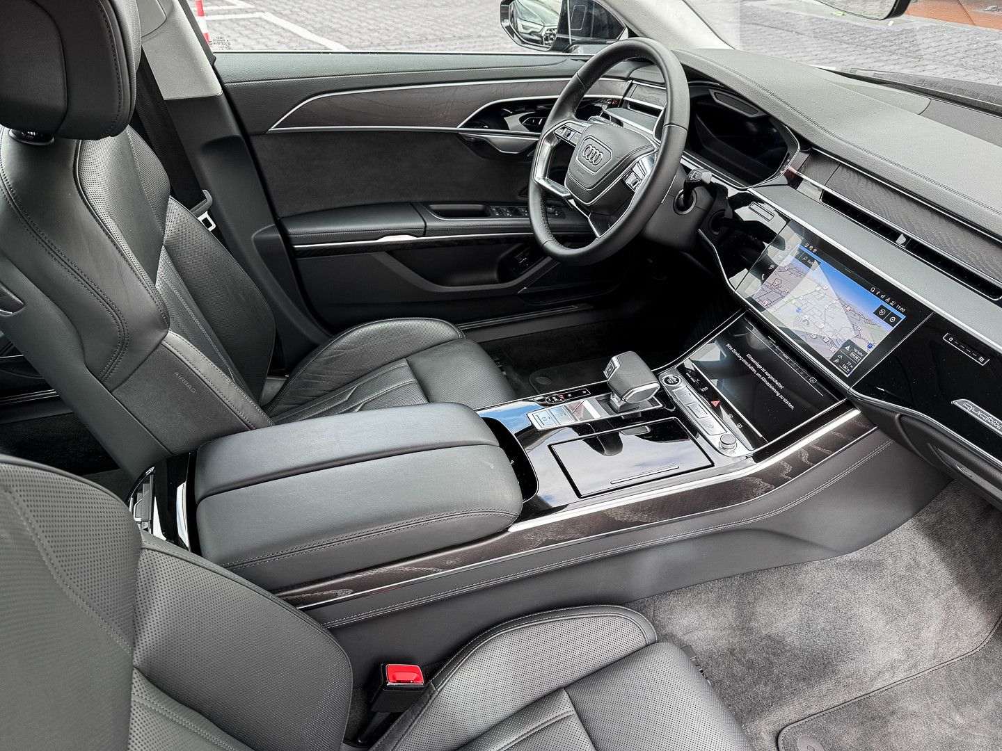 Audi A8 L 60 TFSI e quattro - Samsaru's Car Outlet