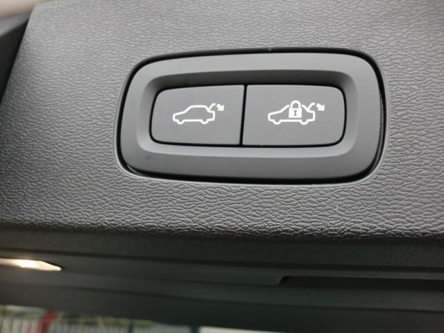 Volvo V60 T6 AWD Ultra Dark*Business-Paket*360Grad*B+W