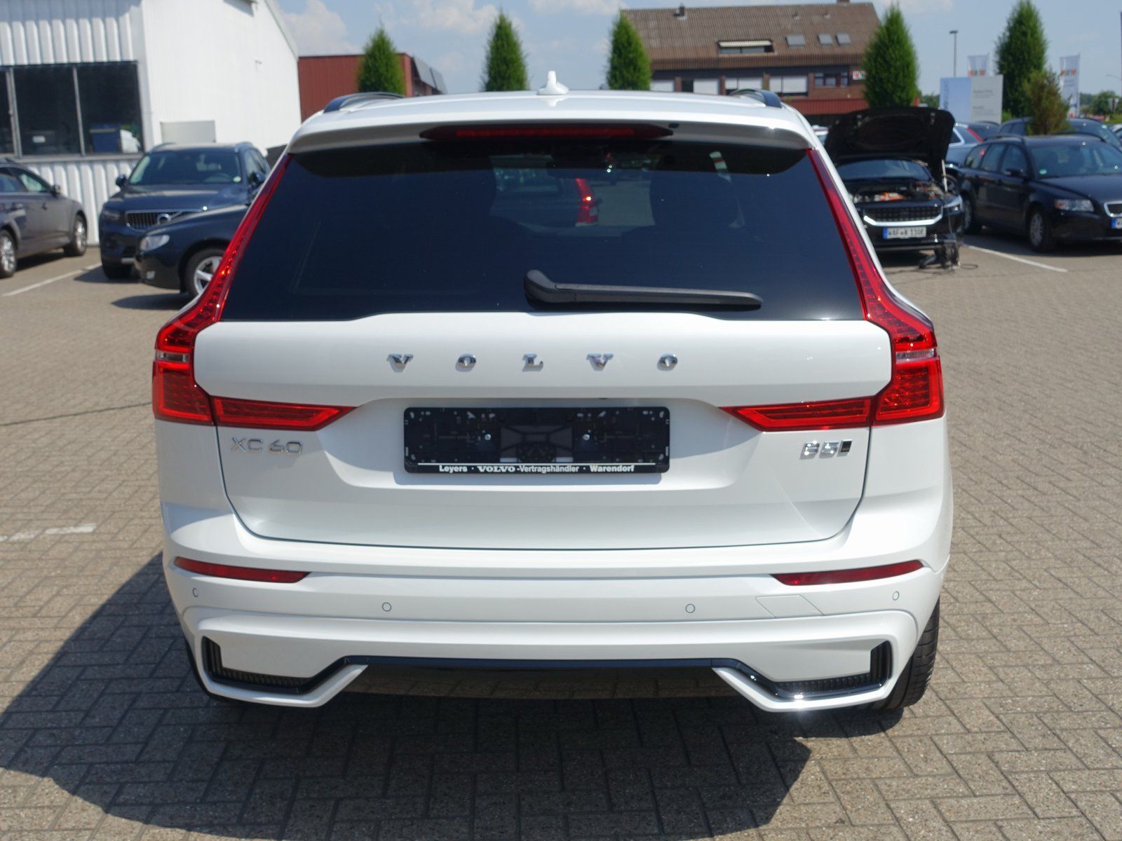 Volvo XC60 B5 AWD Plus - Samsaru's Car Outlet
