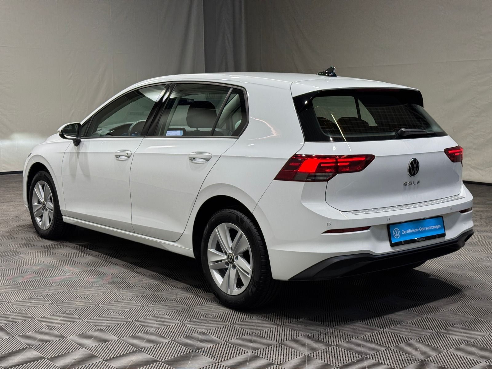 Volkswagen Golf Life 1.0 TSI - Samsaru's Car Outlet