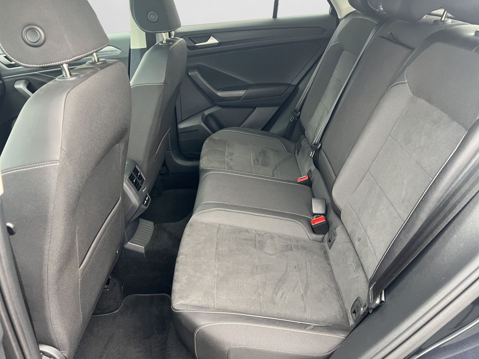 Volkswagen T-Roc 2.0 TDI Style - Samsaru's Car Outlet