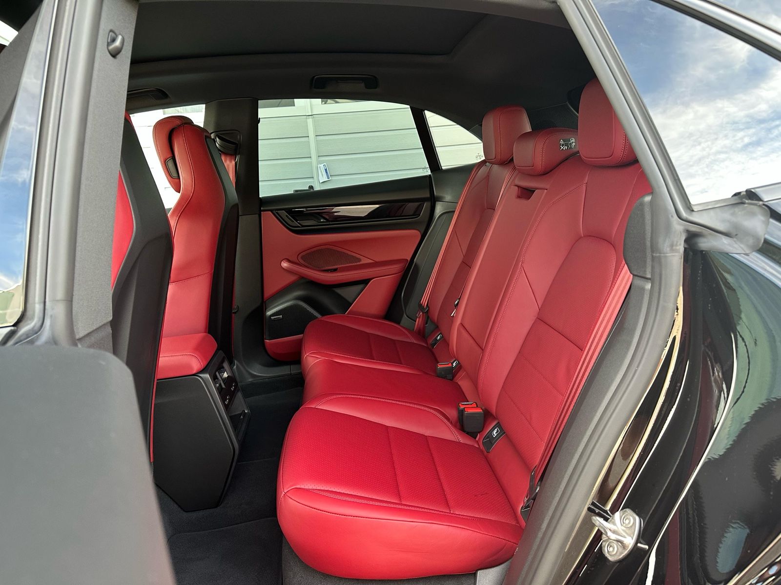 Porsche Macan 4 - Samsaru's Car Outlet