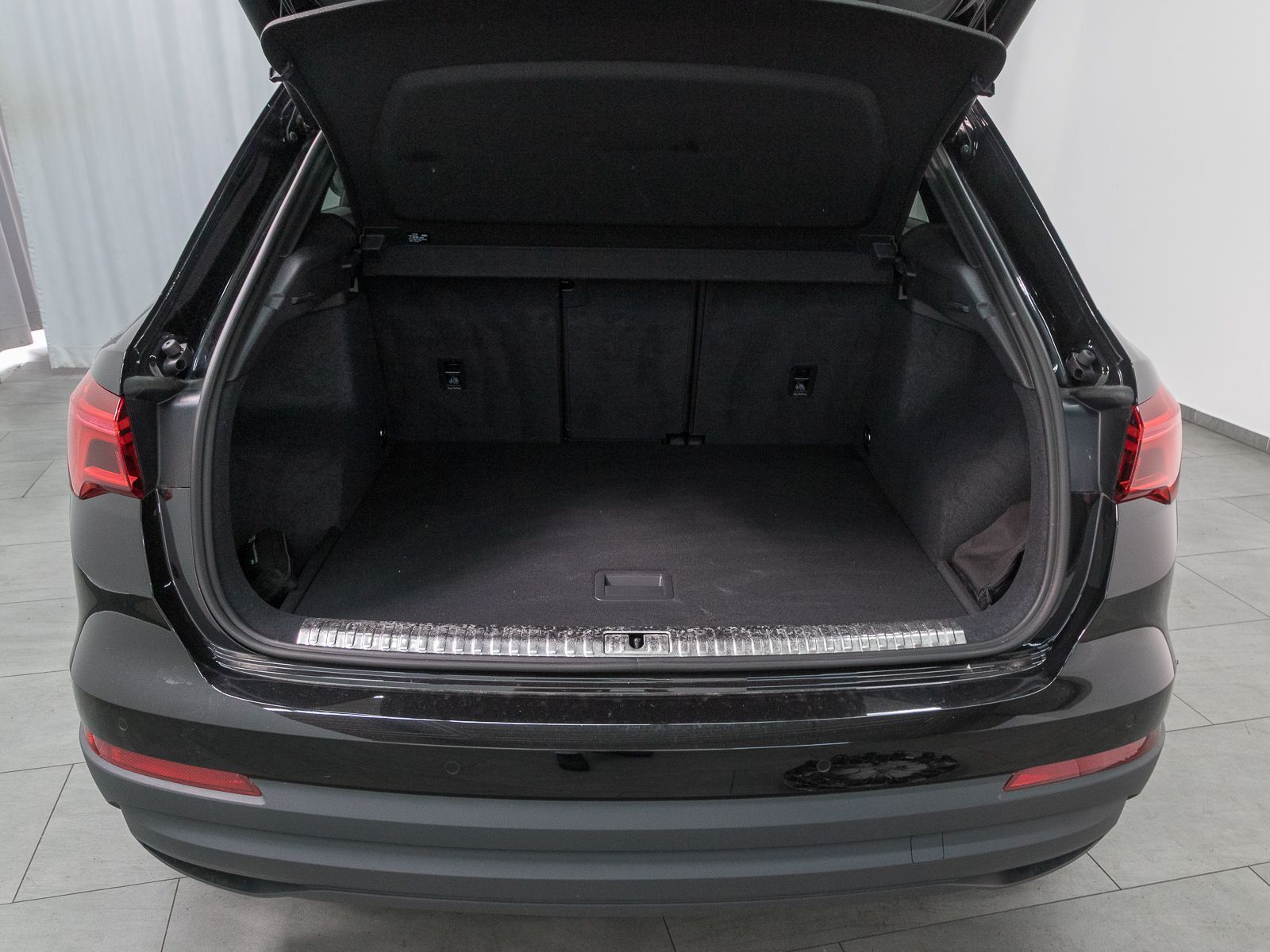 Audi Q3 40 TFSI Q S LINE - Samsaru's Car Outlet