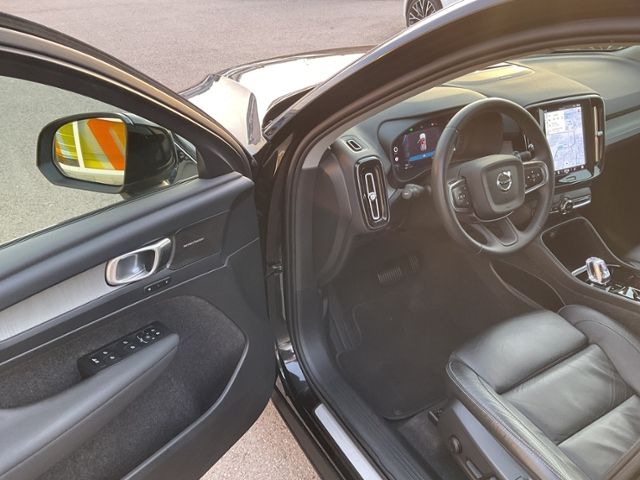 Volvo XC40 B4 Ultimate Dark AWD AHK ACC Pano 360° 20"