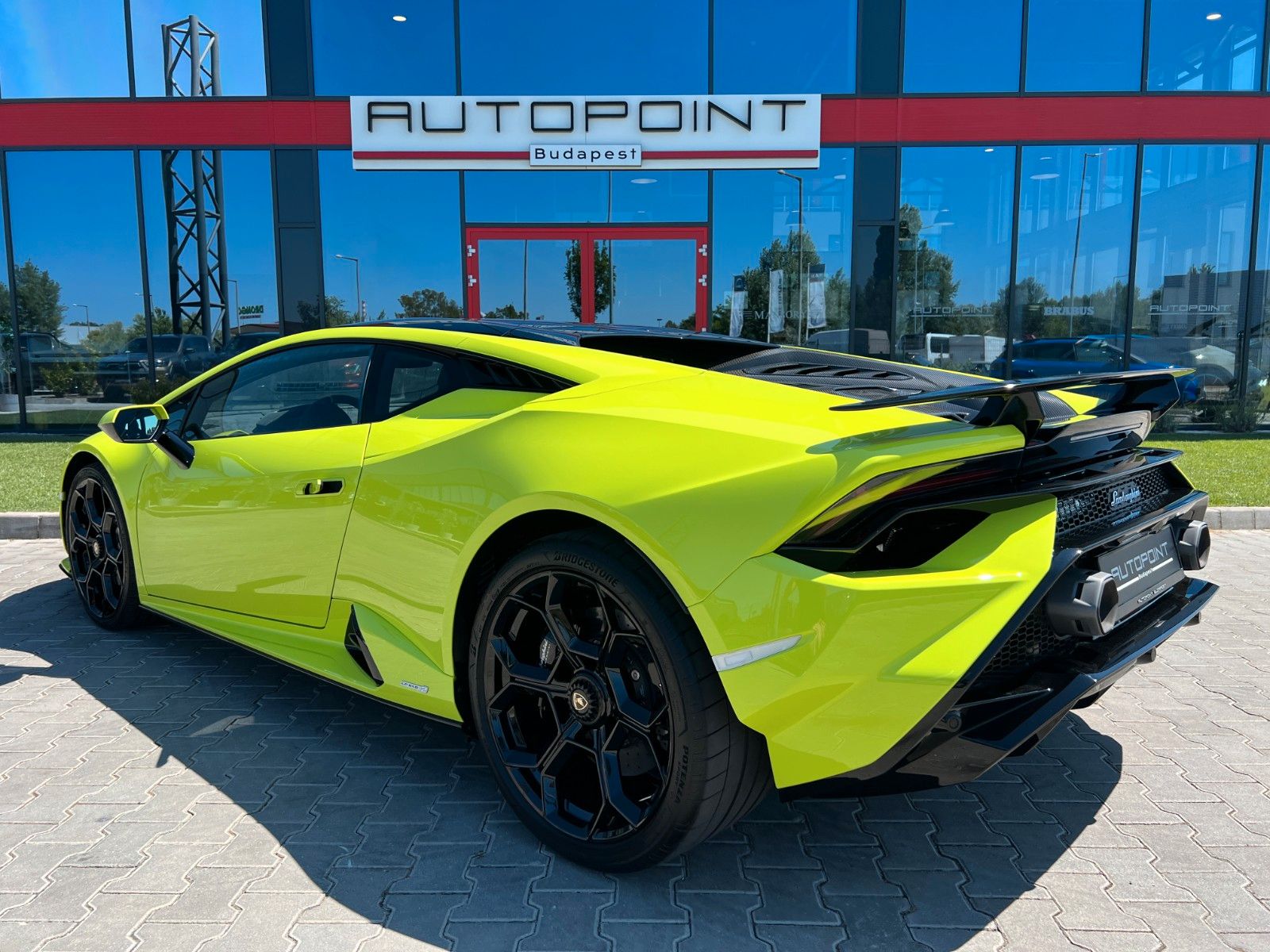 Lamborghini Huracán Tecnica - Samsaru's Car Outlet