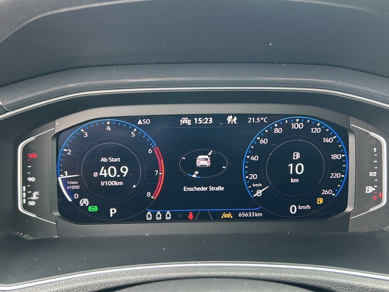 Volkswagen T-Roc Sport - Samsaru's Car Outlet
