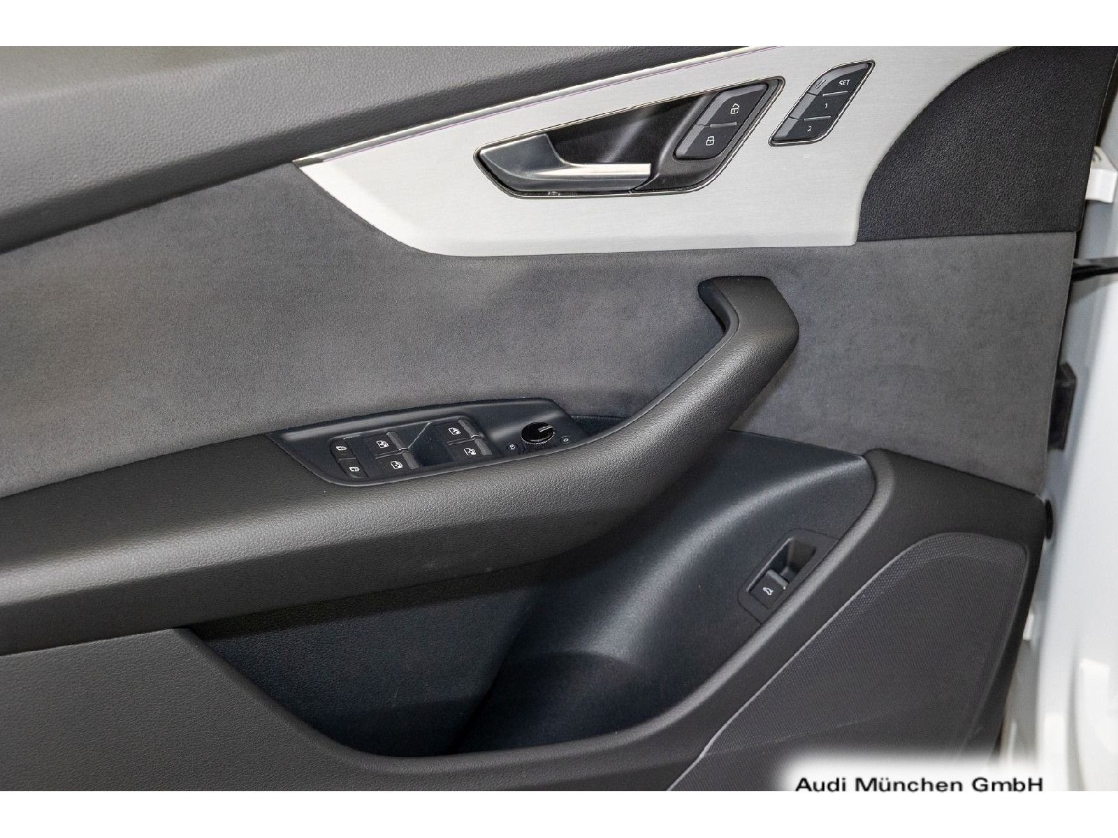 Audi Q8 50 TDI qu. S line - Samsaru's Car Outlet