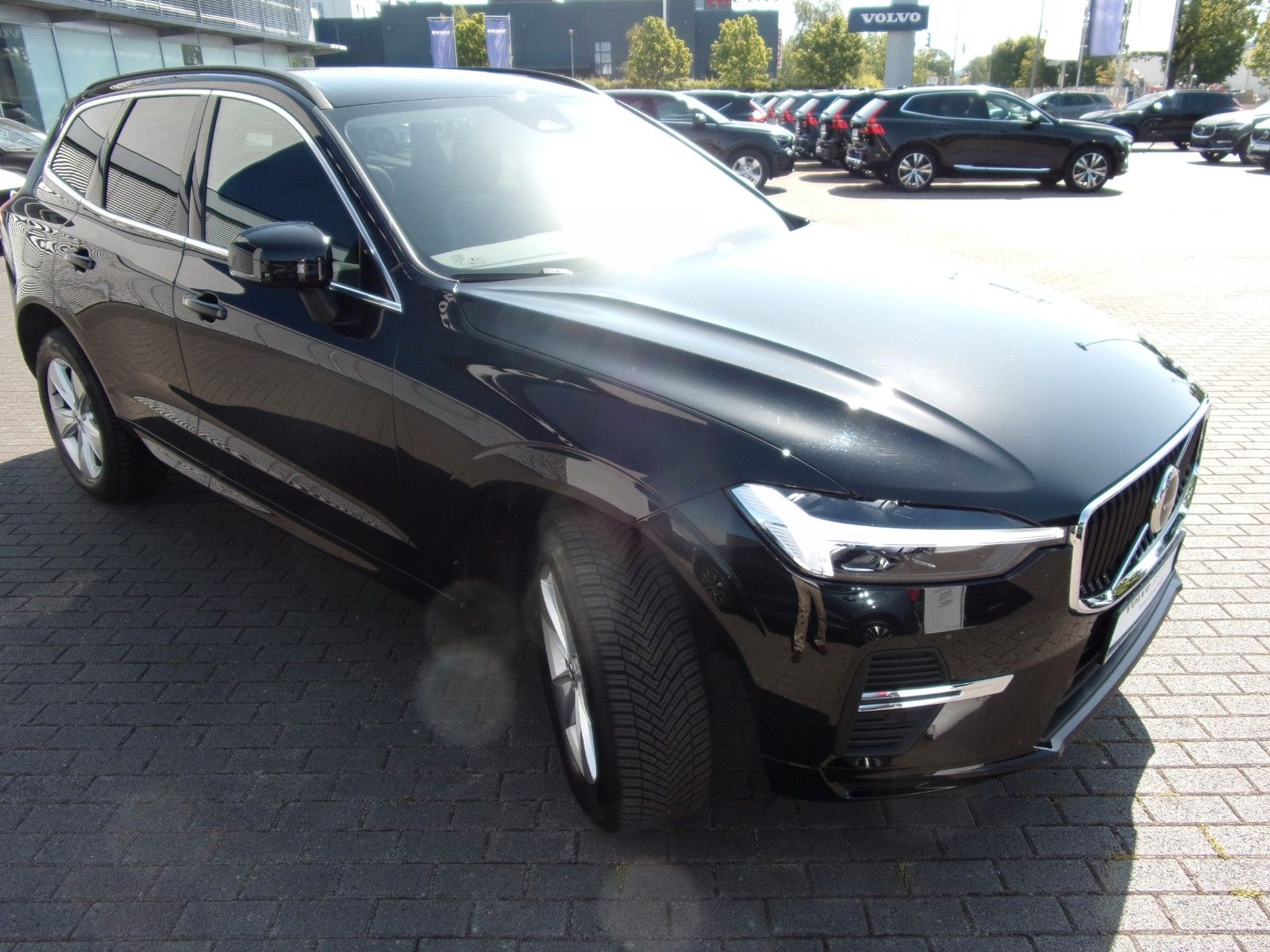 Volvo XC 60 B4 Core 2WD - Samsaru's Car Outlet