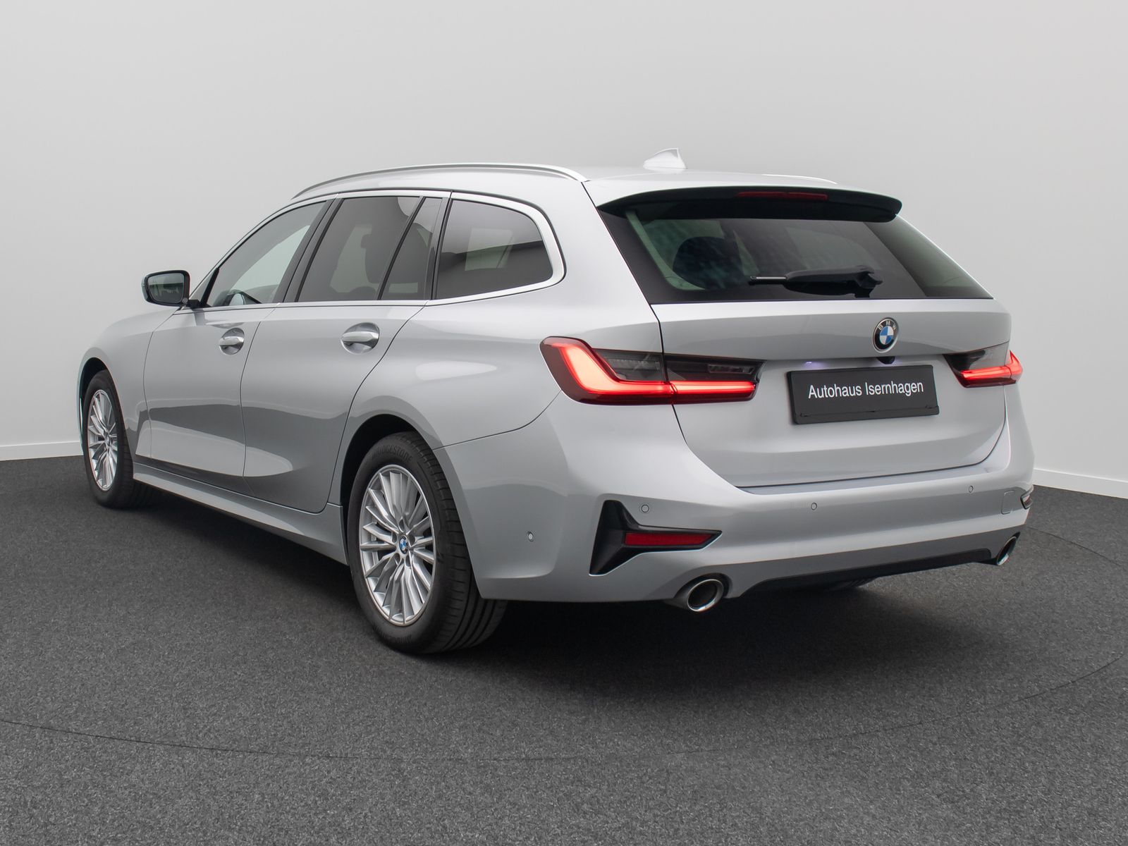 BMW 320d SportLine - Samsaru's Car Outlet