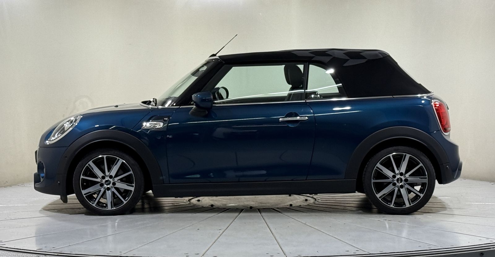 MINI Cooper S Cabrio Sidewalk - Samsaru's Car Outlet