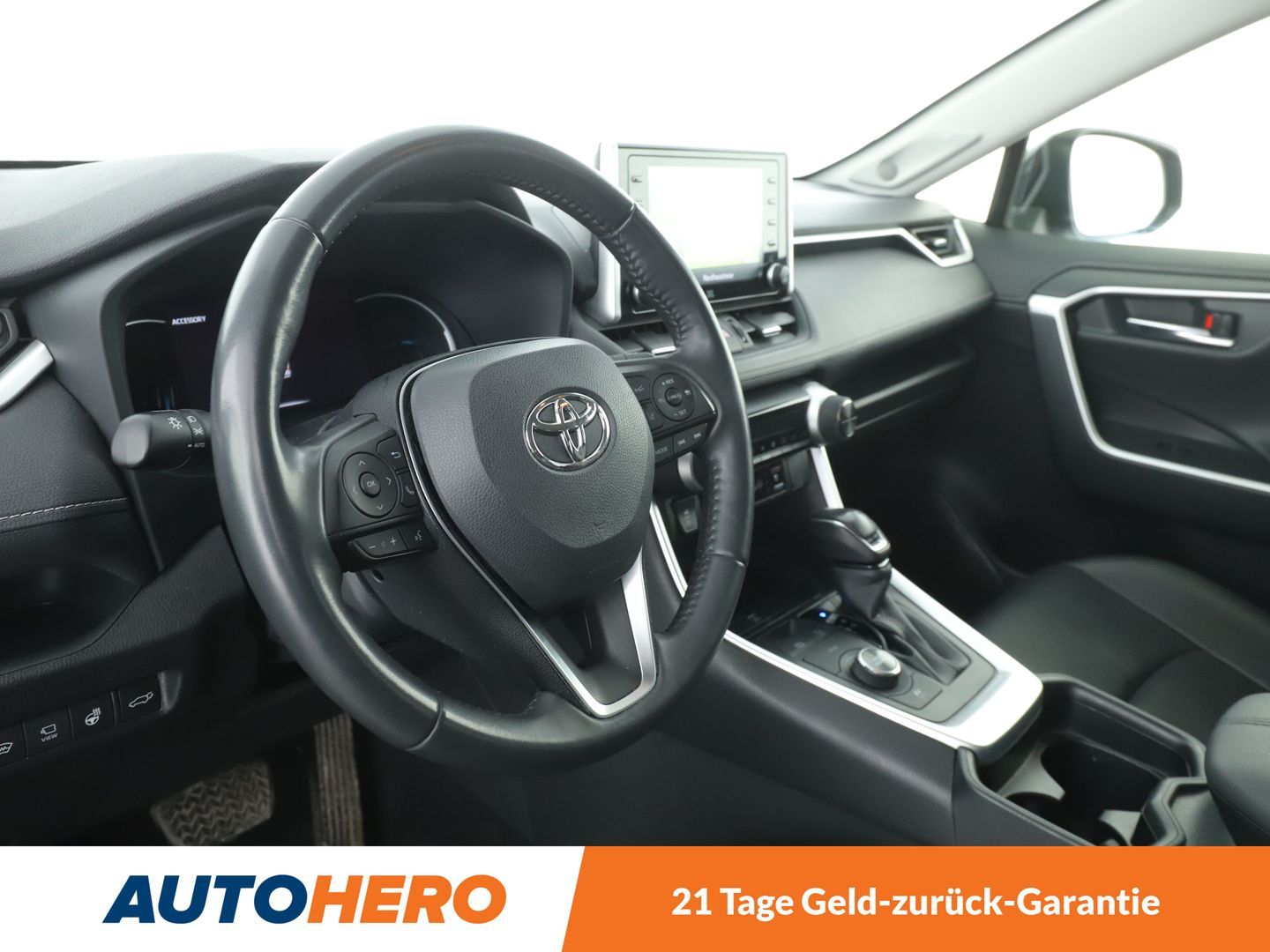 Toyota RAV 4 2.5 Hybrid 4x4 Lounge - Samsaru's Car Outlet