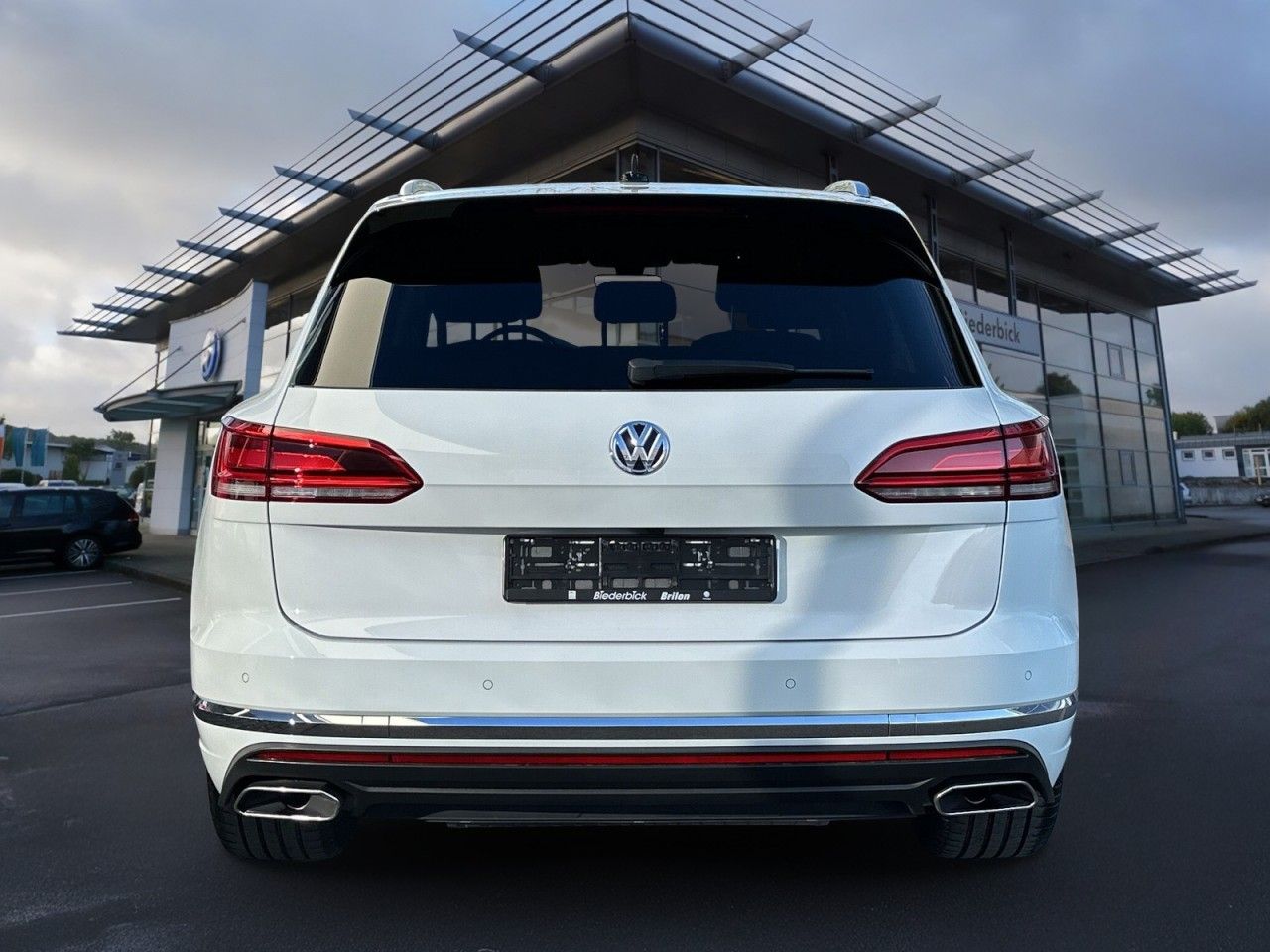 Volkswagen Touareg 3.0 V6 TDI Elegance 4Motion - Samsaru's Car Outlet