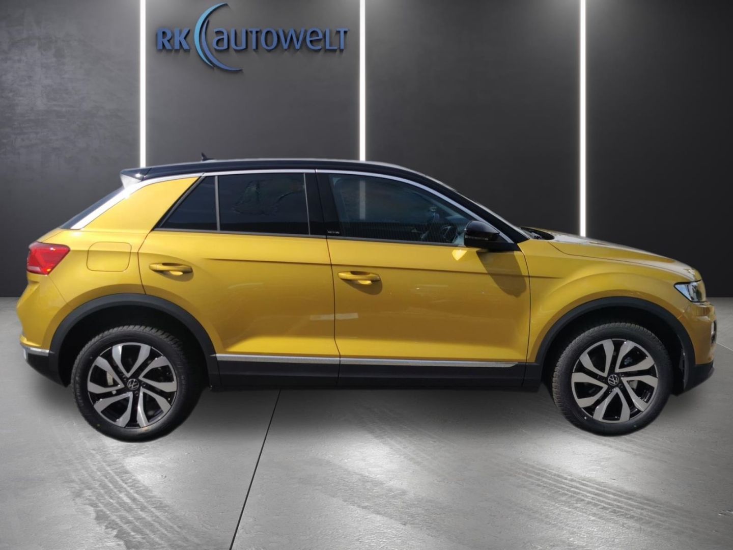 Volkswagen T-Roc Active 1.5 TSI DSG - Samsaru's Car Outlet